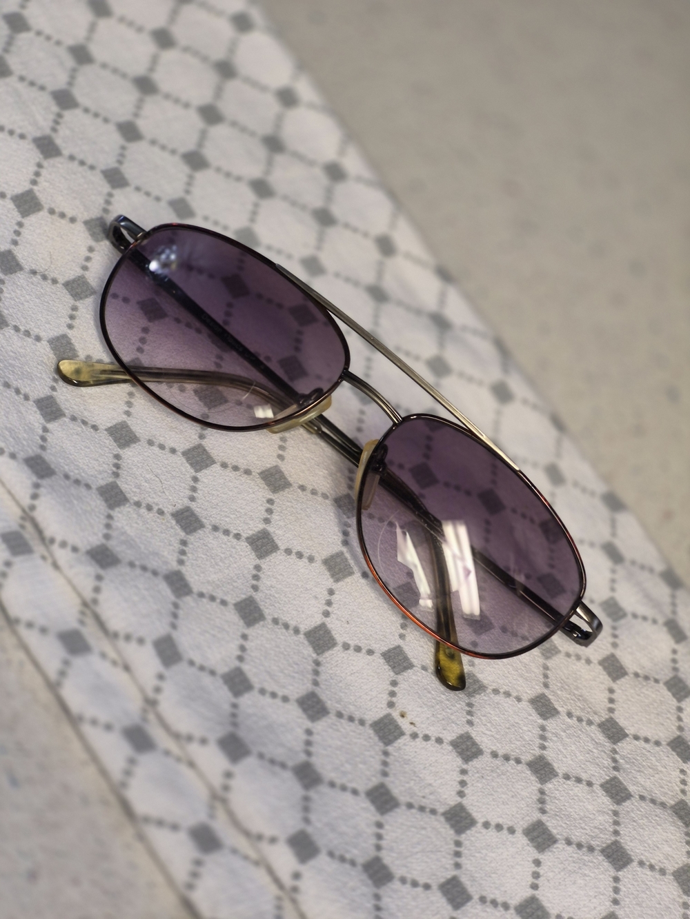 Men's Oval Metal Frame Sunglasses - Purple Lenses